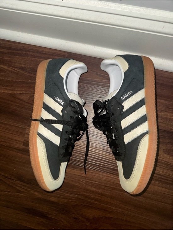 adidas Shoes - Black/Cream Gum Sole Sneakers – Women’s Size 8